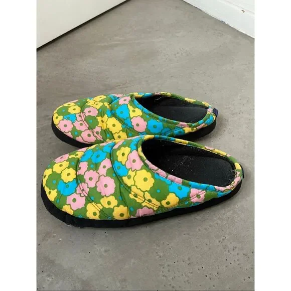 Baggu Puffy Slippers in Flowerbed | M/L in Blue and Green - Picture 3 of 6